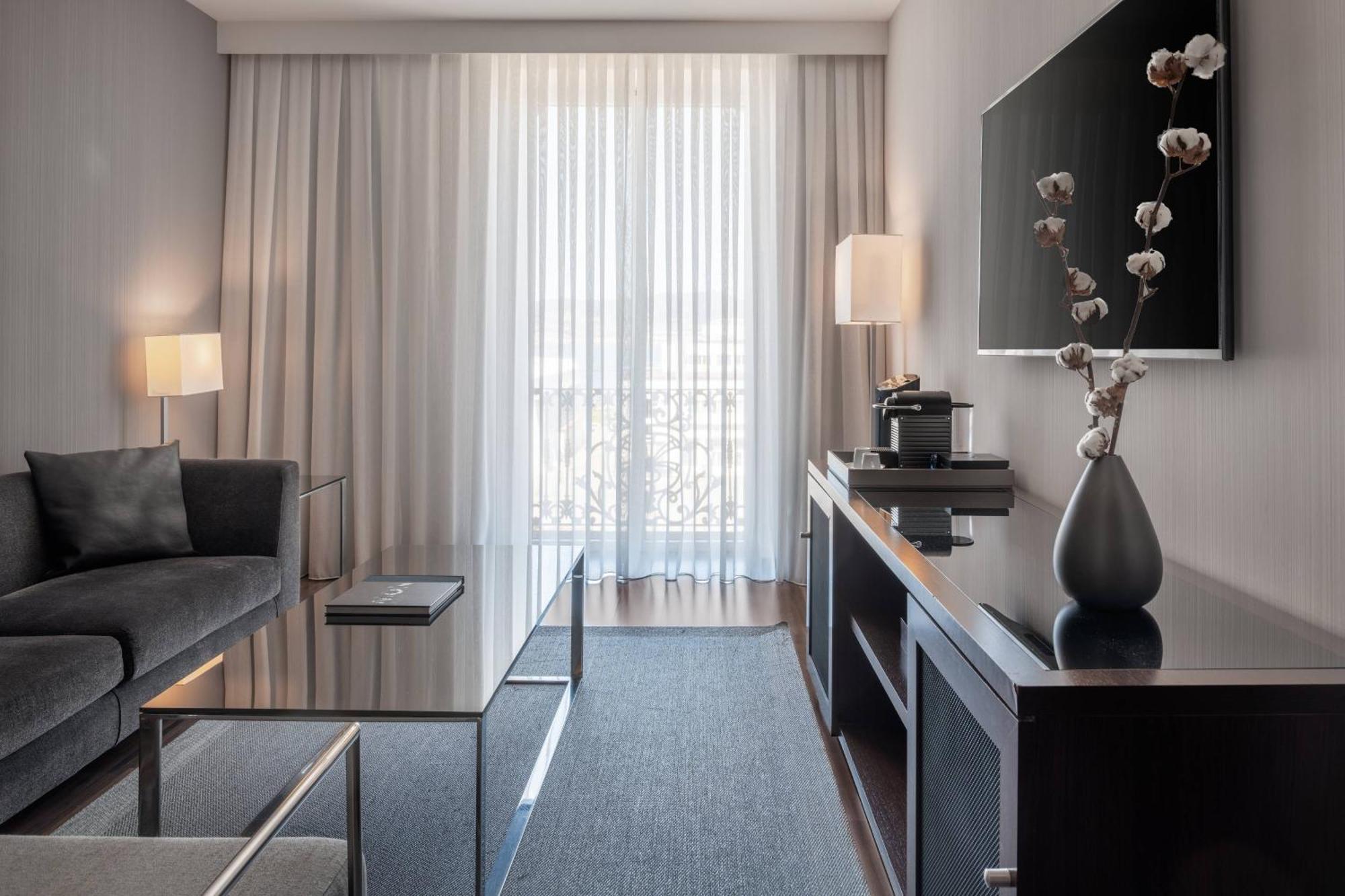Ac Hotel Palacio Universal By Marriott Виго Экстерьер фото